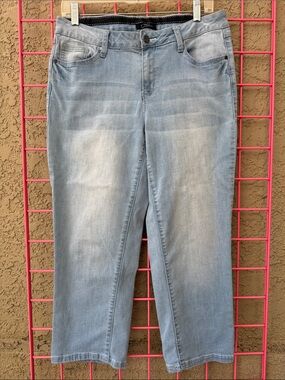 Vintage Earl Jeans Light Blue Cropped Straight-Leg Jeans